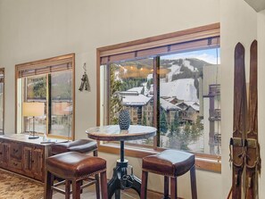 Condo, 3 habitaciones | Restaurantes