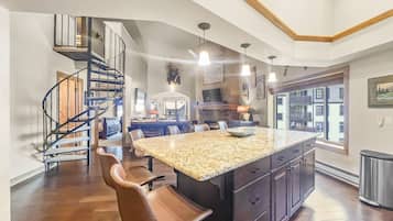 Kondominium, 3 kamar tidur | Dapur pribadi | Lemari es, oven, mesin pembuat kopi/teh, dan pemanggang roti