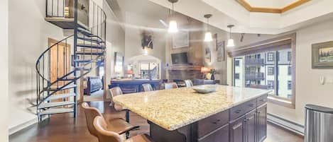 Condo, 3 Bedrooms | Private kitchen