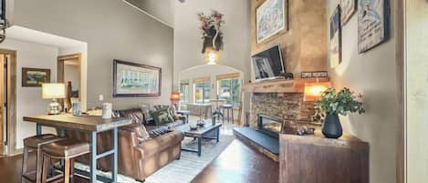 Condo, 3 Bedrooms | Interior