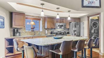 Kondominium, 3 kamar tidur | Dapur pribadi | Lemari es, oven, mesin pembuat kopi/teh, dan pemanggang roti