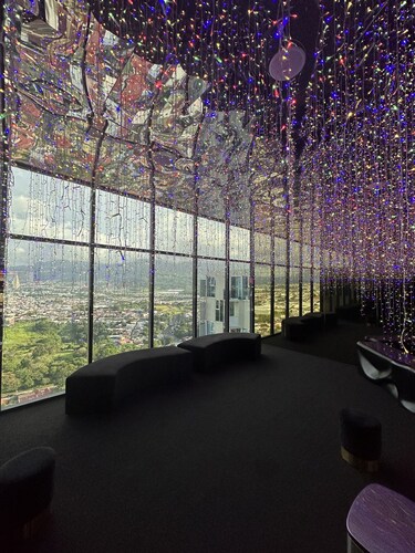 Dushi Secret Apartment for max 8 guests
on the 25th floor with amazing view 