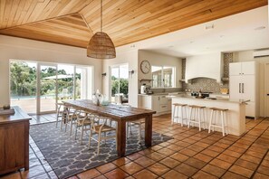 Mikrowelle, Ofen, Herdplatte, Geschirrspüler