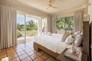 4 Schlafzimmer, Schreibtisch, Bügeleisen/Bügelbrett, kostenloses WLAN