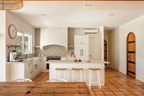 Microwave, oven, stovetop, dishwasher - PRIVATE & TRANQUIL ESCAPE OFFERING DREAMY ‘HACIENDA’ RESORT STYLE LIVING (Dunsborough)