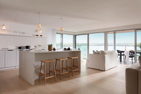 Interior - Wits End - Rock - stunning water front property sleeping 10 (Rock)