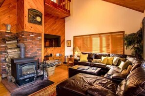 تلفزيون ذكي، مشغل دي في دي، تنس طاولة، كُتُب