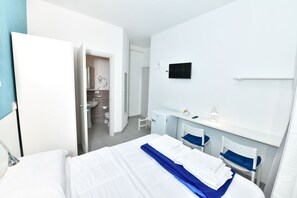 1 habitación, escritorio, wifi gratis y ropa de cama