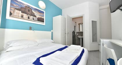 Double room with private bathroom