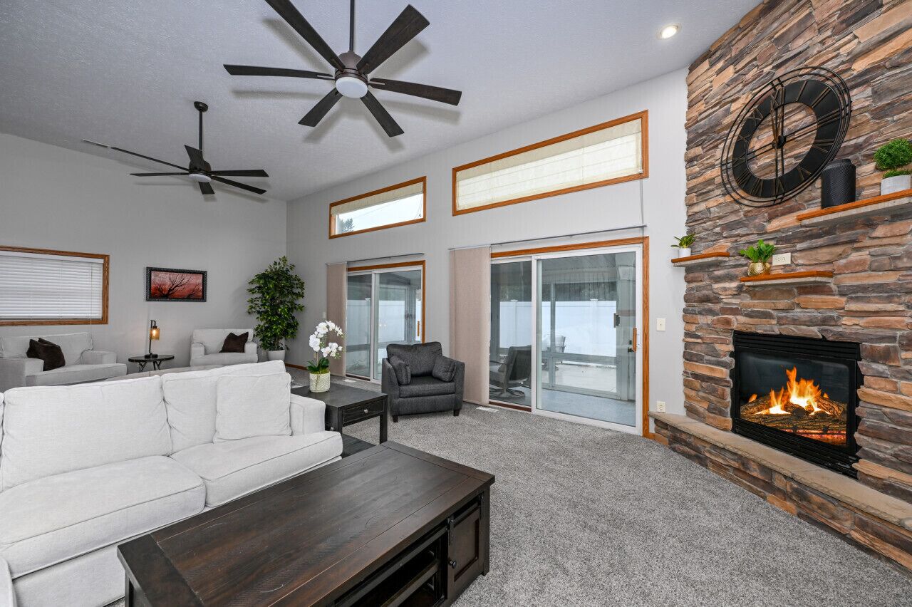 تلفزيون ذ كي، مدفأة، ألعاب فيديو، كُتُب