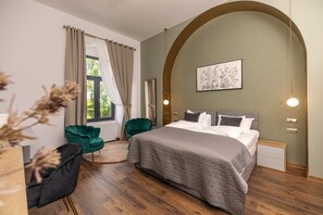Deluxe Room | Premium bedding, individually decorated, individually furnished, desk - Haller Boutique (Targu Mures)