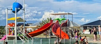 Cabañas alpinas en ambiente natural a metros de las piletas