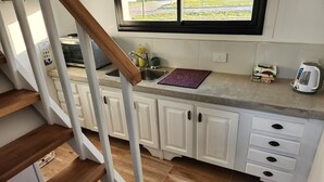 Coffee/tea maker, fridge, oven, cookware/dishes/utensils