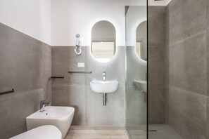 Standard Room, 1 Bedroom | Bathroom | Shower, rainfall showerhead, free toiletries, hair dryer - Mare Nostrum Apartment (Cagliari)