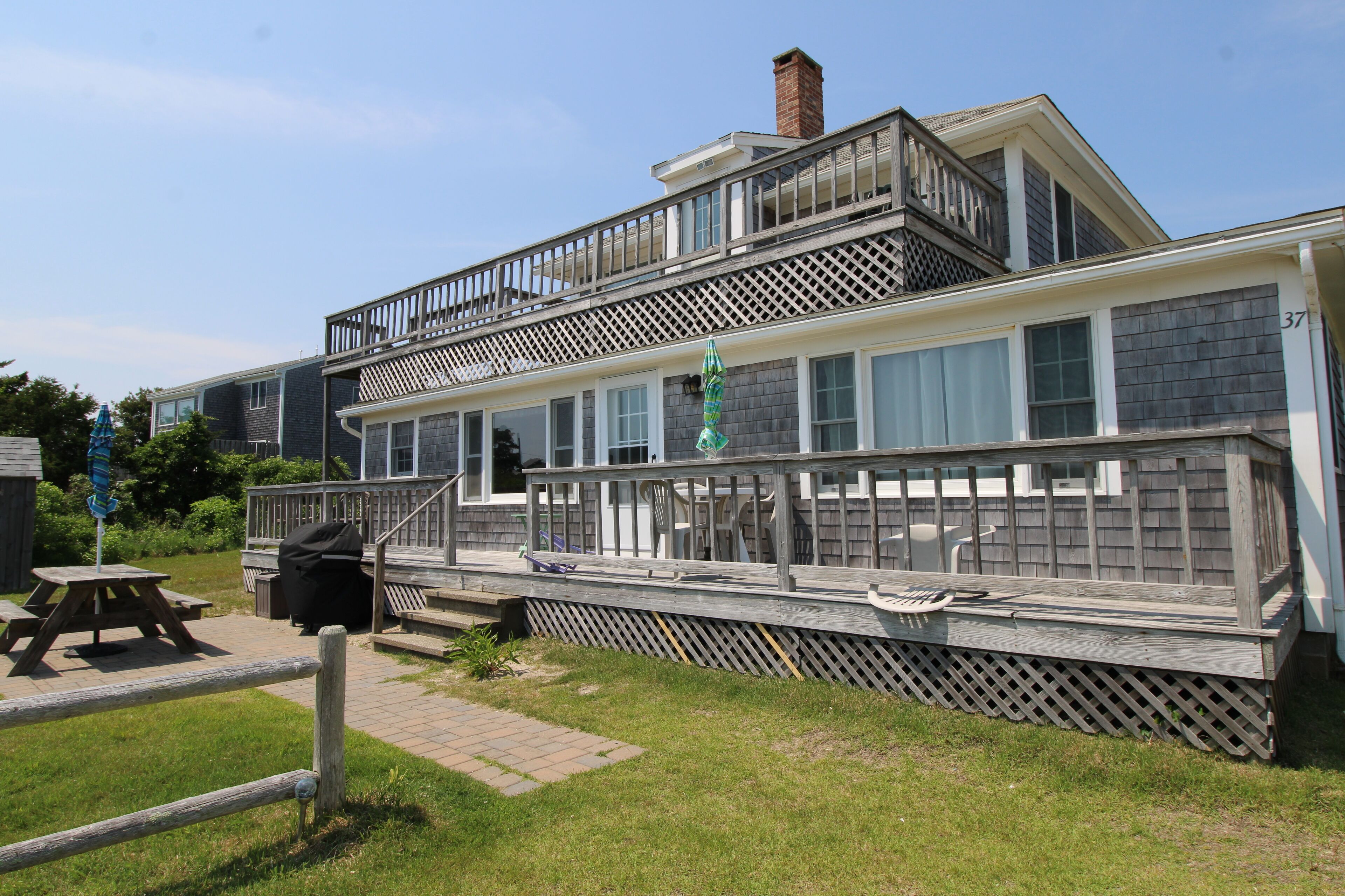 Coastal Living At Its Finest (2354)
