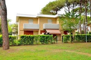 Villa, 2 Bedrooms, Balcony, Garden View | Property entrance - Elegant Villa Near the Beach-beahost (San Michele al Tagliamento)
