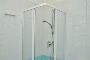 Villa, 2 Bedrooms, Balcony, Garden View | Bathroom