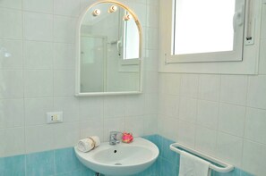 Villa, 2 Yatak Odası, Balkon, Bahçe Manzaralı | Banyo
