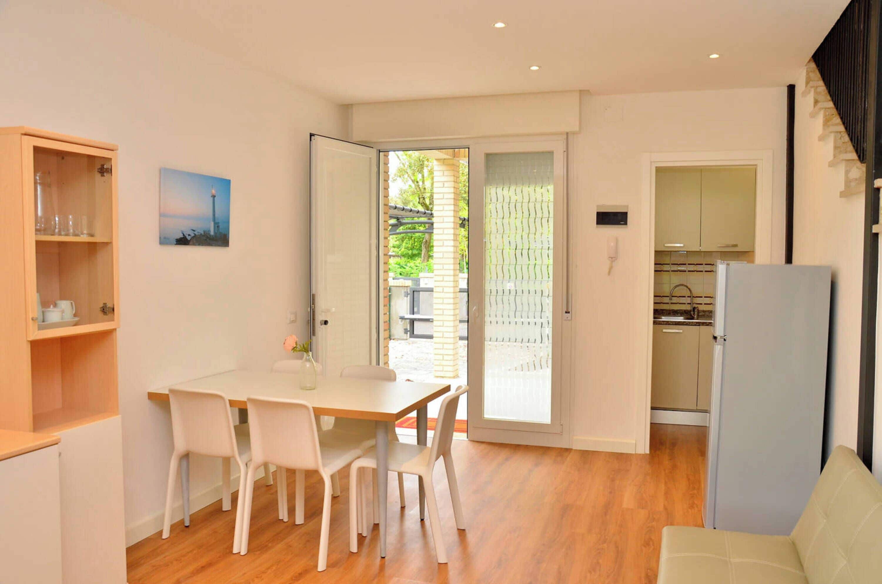 Villa, 2 Bedrooms, Balcony, Garden View | Dining room