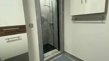 Dusche, Handtücher, Seife, Shampoo