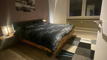 1 Schlafzimmer, Schreibtisch, WLAN, Bettwäsche