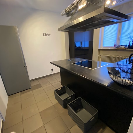 Fridge, microwave, oven, stovetop. Vacation apartment Eppelborn, 80m²