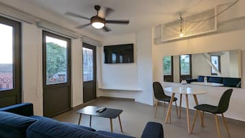 Apartemen (A) | Area keluarga | Smart TV 40-inci dengan saluran TV kabel