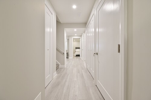 Upscale Space - 5 min from Square One