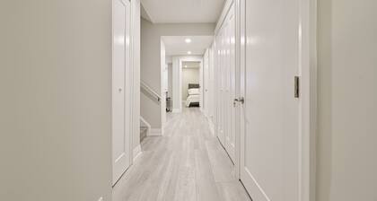 Upscale Space - 5 min from Square One