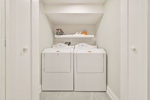 Interior - Upscale Space - 5 min from Square One (Mississauga)