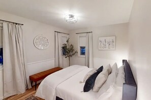 4 bedrooms, desk, iron/ironing board, WiFi