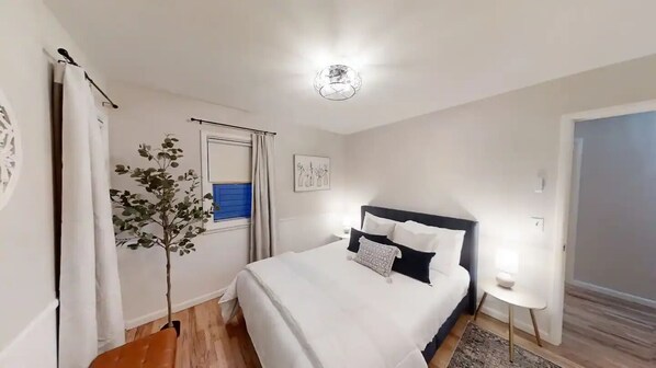 4 bedrooms, desk, iron/ironing board, WiFi