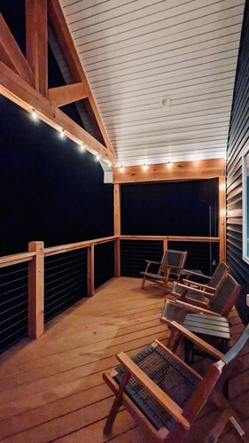 Nature getaway; beautiful Mountain Views, close to rivers, breweries & wineries.