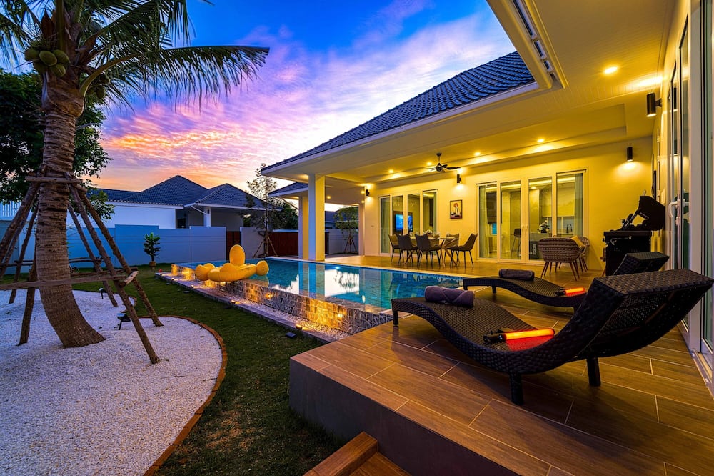 Private Modern 3 Bedroom Pool Villa- AV1