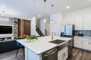 Interior - 9BR/8.5BA Disney-Themed Oasis on near Attractions (Orlando)