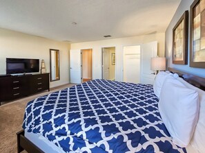 6 habitaciones, tabla de planchar con plancha, wifi y ropa de cama 