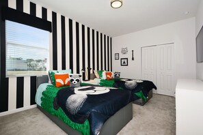 5 bedrooms, iron/ironing board, WiFi, bed sheets
