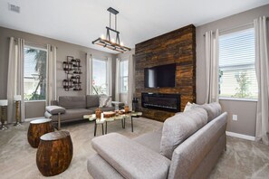 Smart TV, table football, ping pong - Last Minute Disney! Private Pool, Game Room & Themed Bedrooms. Book Now! #56117 (Orlando)