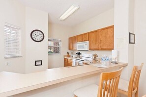 Fridge, microwave, oven, stovetop - Last Minute Disney Getaway! Townhouse with Private Pool. Book Now! #56133 (Orlando)