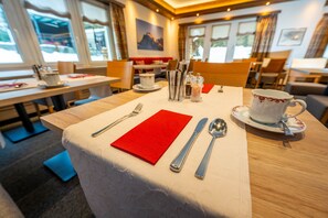 Bao gồm bữa sáng buffet hàng ngày