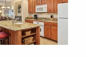 Fridge, microwave, oven, stovetop - Top Destination in Orlando, FL - 2 Bd Condo - Room for the whole family. (Orlando)