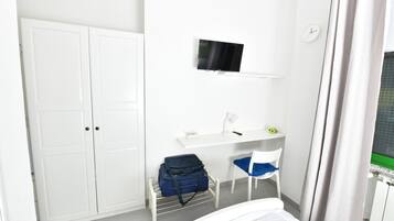 1 bedroom, desk, WiFi (free), bed sheets