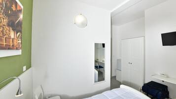 1 habitación, escritorio, wifi gratis y ropa de cama