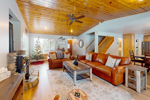 TV, fireplace, books - Cozy Tahoe Vista home with fireplace, furnished deck, & forest view (Tahoe Vista)