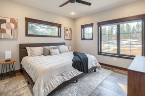 5 bedrooms, free WiFi, bed sheets