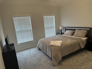 3 bedrooms, WiFi, bed sheets - Cozy and Exquisite Retreat in Serene Neighborhood Near Atlanta Airport  (Atlanta)