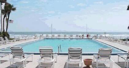 BEAUTIFUL OCEAN VIEW, 2 BEDROOM CONDO. UNBELIEVABLE DISCOUNT. ENJOY OFF SEASON.