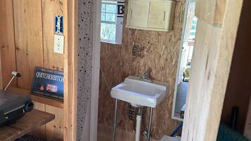 Shower, soap, shampoo, toilet paper