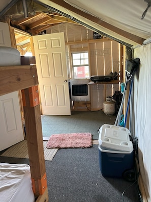 1 غرفة نوم وملاءات أسرّة