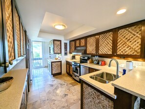 Fridge, microwave, oven, stovetop - Mermaid Lookout @ Gentle Winds (NB)
